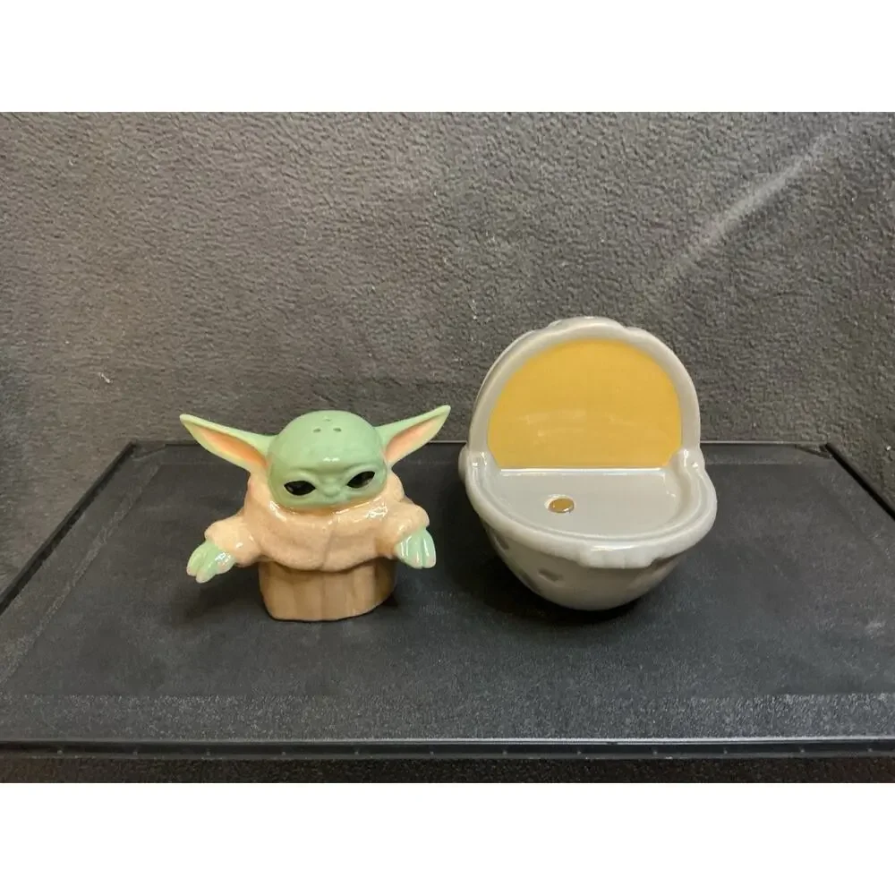 Star Wars Mandalorian Grogu The Child Salt & Pepper Shakers Baby Yoda Disney NIB